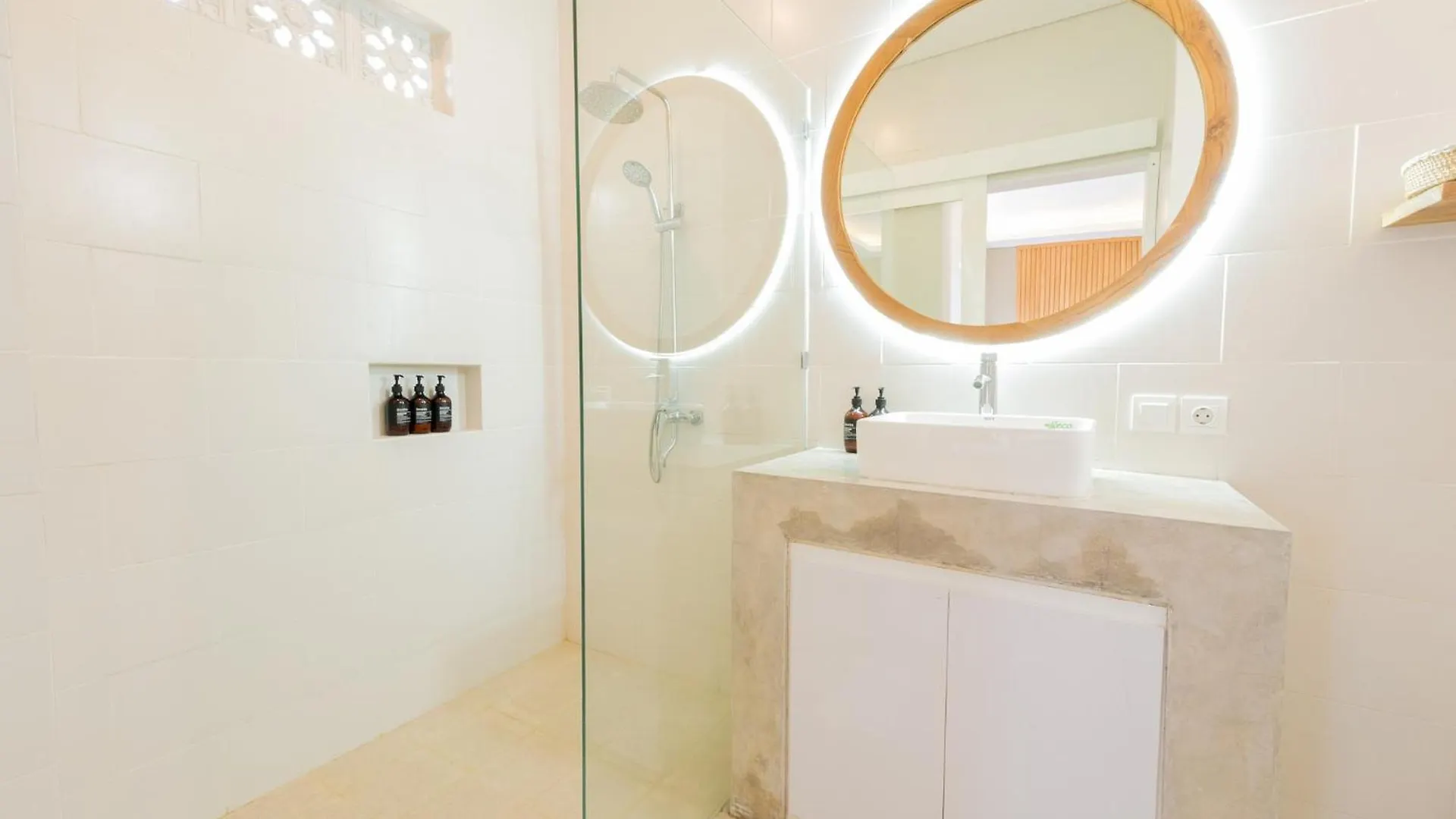 Casa Moana Seminyak 3Br Stylish Private Pool Villa 0*,  Indonesien