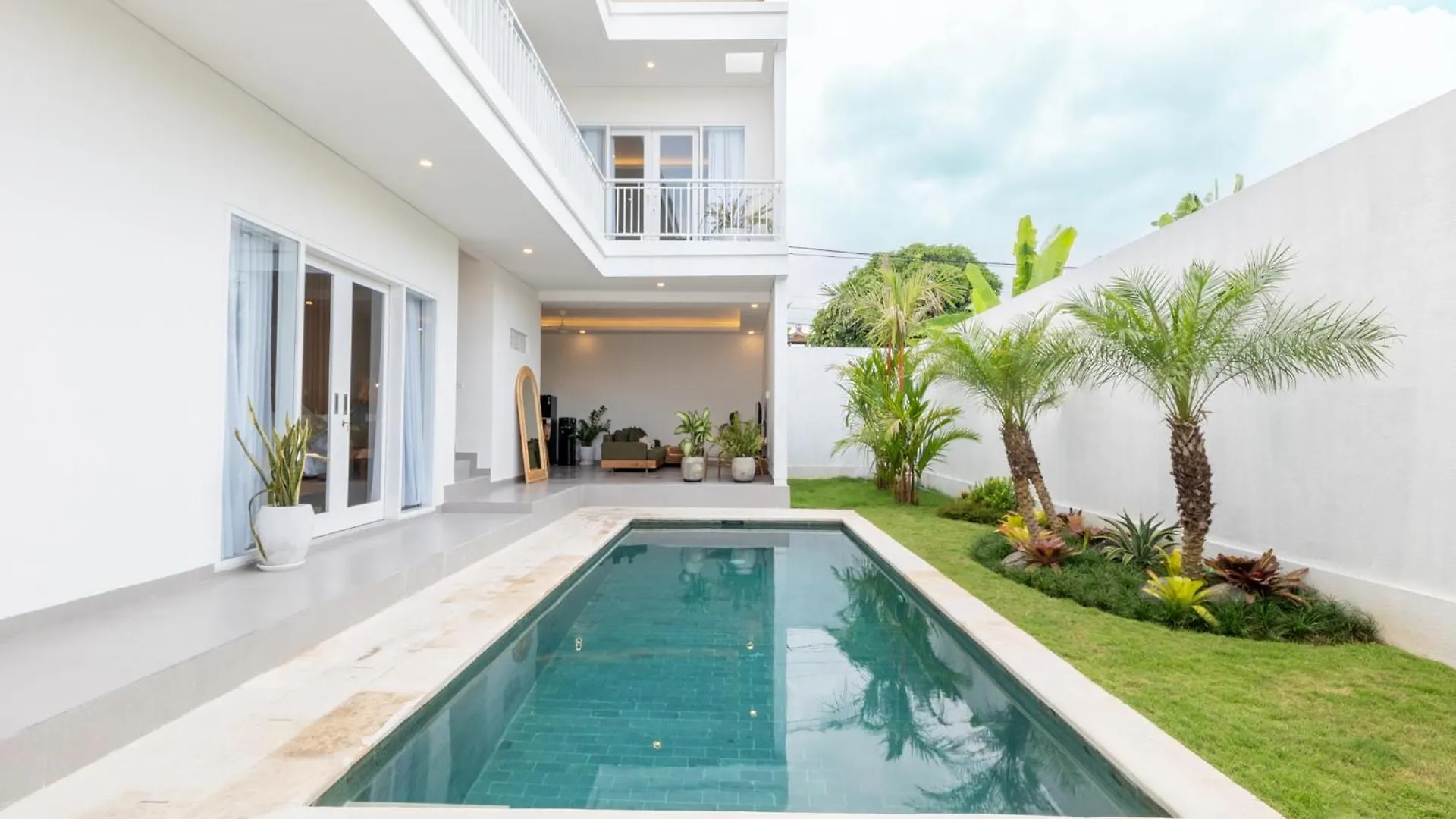 Casa Moana Seminyak 3Br Stylish Private Pool Villa 0*, 塞米亚克