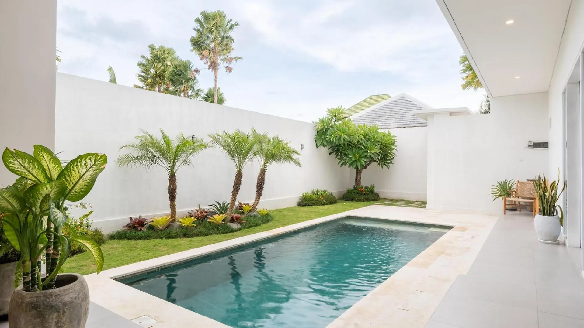 Casa Moana Seminyak 3Br Stylish Private Pool Villa 塞米亚克